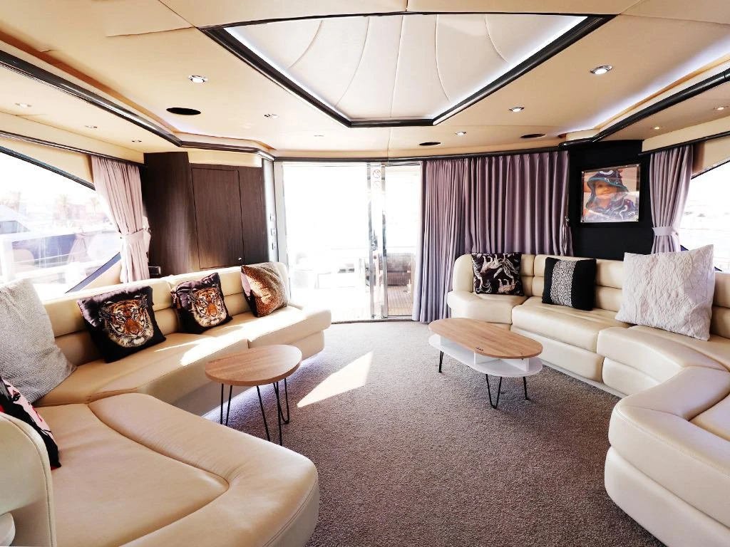 Hire Yacht in Dubai
