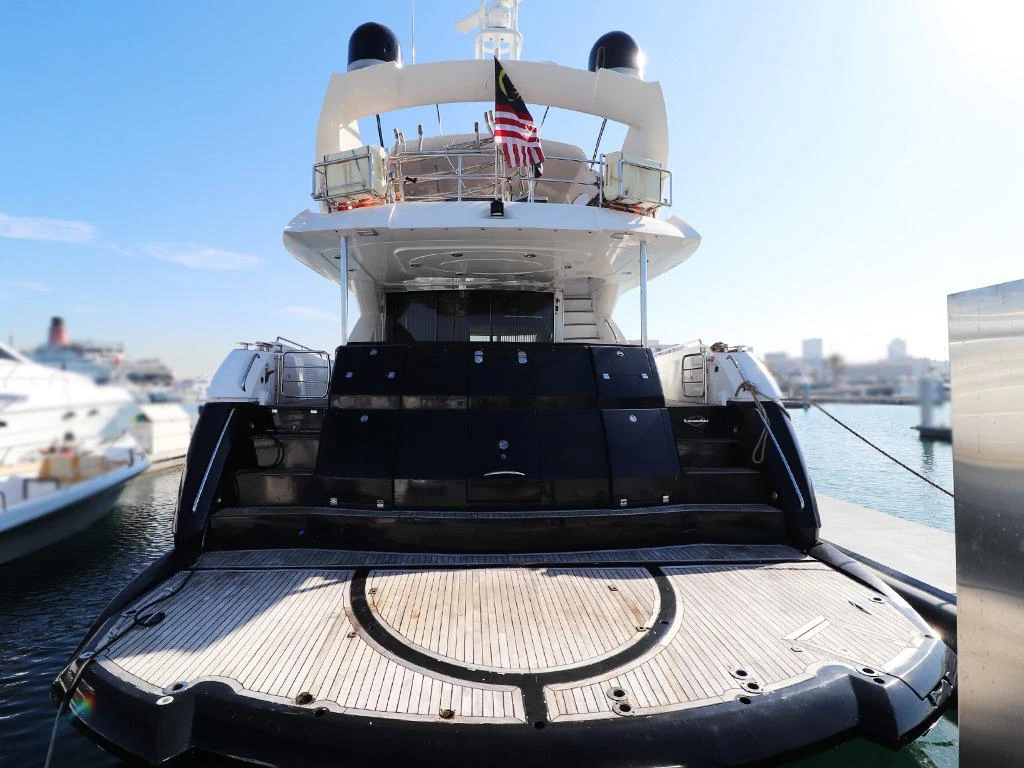 Hire Yacht in Dubai